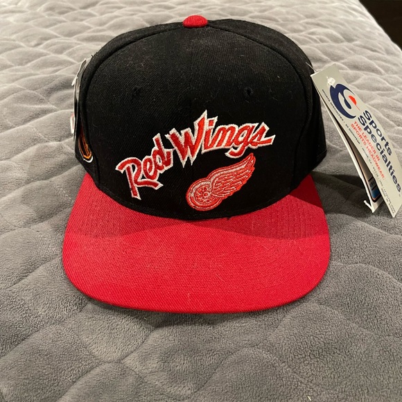 Red wings SnapBack hat NWT